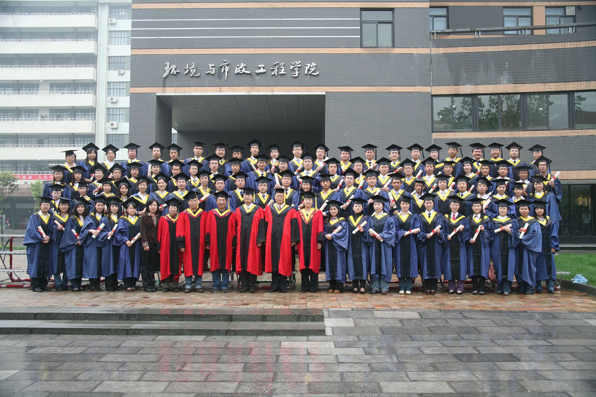 信息与控制工程学院2008届研究生毕业合影